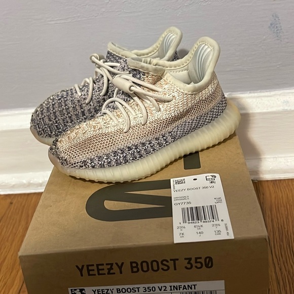 Toddler Yeezy 350 V2 “Ashpea” Size 7c